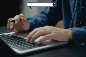 Saftec Digital explica que a gestão de reputação digital preventiva atua antes de crises, monitorando e protegendo a imagem online da sua empresa.