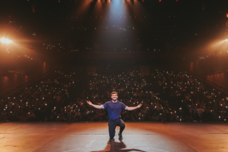 Non Stop aposta no humor sagrado com “Pecado É Não Rir”, novo espetáculo de Padre Patrick.