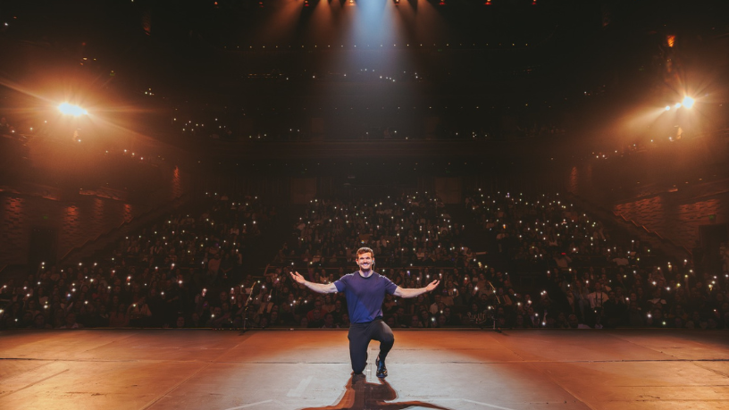Non Stop aposta no humor sagrado com “Pecado É Não Rir”, novo espetáculo de Padre Patrick.